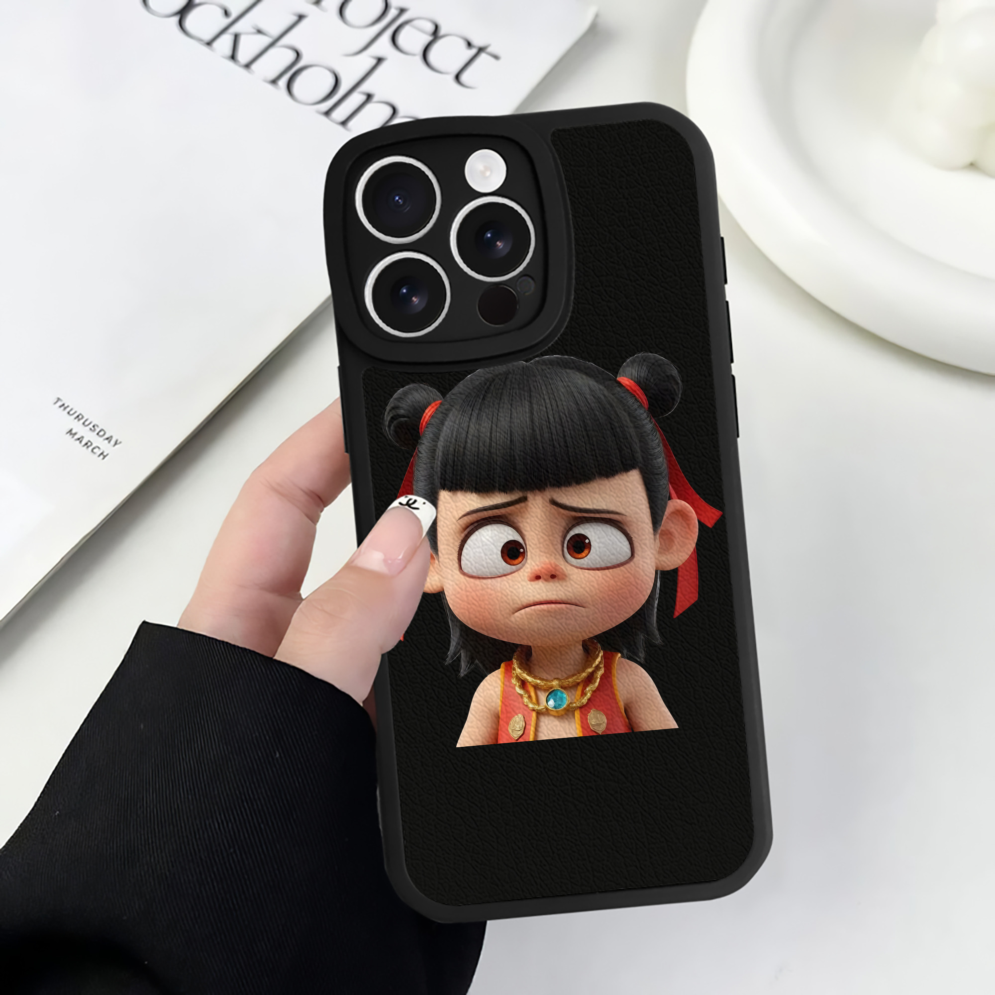 （画像用） Ne Zha 2 ナタ 魔童の大暴れ 【iPhone 16シリーズ対応】シリコンスマホケース（レザー調） 材質：シリコン
